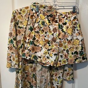 Beautiful set, 100% cotton. Shirt is size Xs, shorts are S